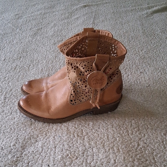 Coolway Tan Ankle Booties with Cut-Out Design - Picture 4 of 8